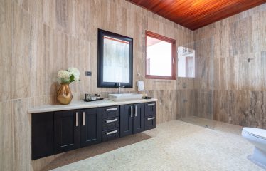 LUXURY PRIVATE 5 BEDROOM HOME IN OJOCHAL – 1.77 ACRES