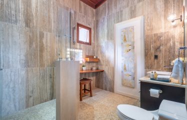 LUXURY PRIVATE 5 BEDROOM HOME IN OJOCHAL – 1.77 ACRES