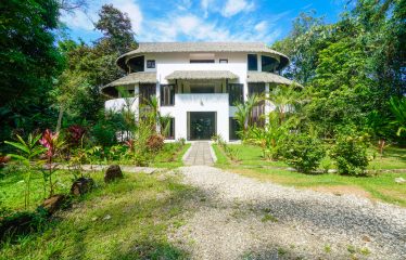 BOUTIQUE RESORT IN BALLENA