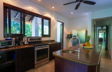 BOUTIQUE RESORT IN BALLENA