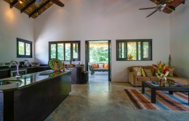 BOUTIQUE RESORT IN BALLENA