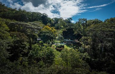 AMAZING PROPERTY WITH RESIDENCIAL OR COMMERCIAL OPPORTUNITIES