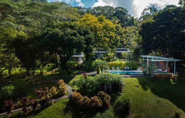 AMAZING PROPERTY WITH RESIDENCIAL OR COMMERCIAL OPPORTUNITIES