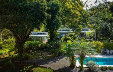 AMAZING PROPERTY WITH RESIDENCIAL OR COMMERCIAL OPPORTUNITIES