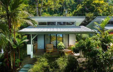 AMAZING PROPERTY WITH RESIDENCIAL OR COMMERCIAL OPPORTUNITIES