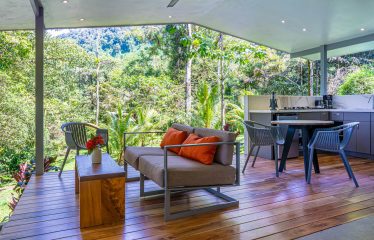 AMAZING PROPERTY WITH RESIDENCIAL OR COMMERCIAL OPPORTUNITIES