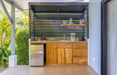 AMAZING PROPERTY WITH RESIDENCIAL OR COMMERCIAL OPPORTUNITIES