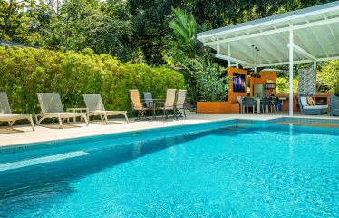 AMAZING PROPERTY WITH RESIDENCIAL OR COMMERCIAL OPPORTUNITIES