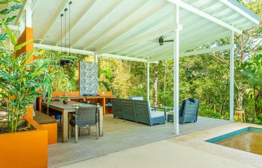 AMAZING PROPERTY WITH RESIDENCIAL OR COMMERCIAL OPPORTUNITIES