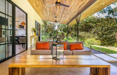 AMAZING PROPERTY WITH RESIDENCIAL OR COMMERCIAL OPPORTUNITIES