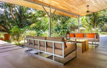 AMAZING PROPERTY WITH RESIDENCIAL OR COMMERCIAL OPPORTUNITIES