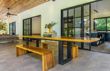 AMAZING PROPERTY WITH RESIDENCIAL OR COMMERCIAL OPPORTUNITIES