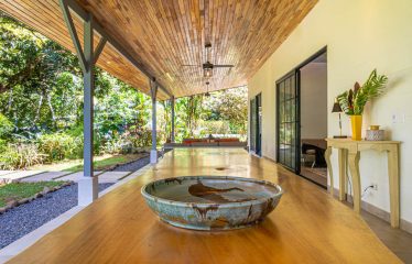 AMAZING PROPERTY WITH RESIDENCIAL OR COMMERCIAL OPPORTUNITIES