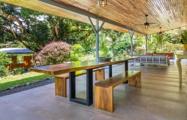 AMAZING PROPERTY WITH RESIDENCIAL OR COMMERCIAL OPPORTUNITIES