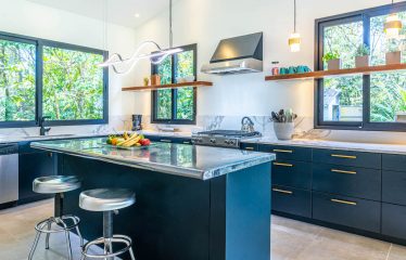 AMAZING PROPERTY WITH RESIDENCIAL OR COMMERCIAL OPPORTUNITIES