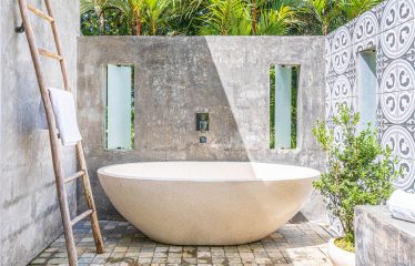 AMAZING PROPERTY WITH RESIDENCIAL OR COMMERCIAL OPPORTUNITIES