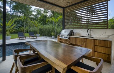 BEAUTIFUL 3 BEDROOM HOME IN UVITA