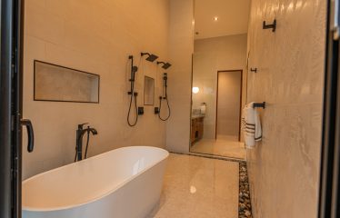 LUXURIOUS 3-BEDROOM HOME WITH WATERFALL VIEW NEAR DOMINICAL BEACH – 2.5 ACRES