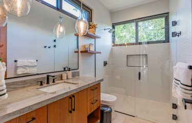 LUXURIOUS 3-BEDROOM HOME WITH WATERFALL VIEW NEAR DOMINICAL BEACH – 2.5 ACRES