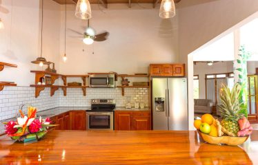 BEAUTIFUL 4 BEDROOM HOME IN MANUEL ANTONIO