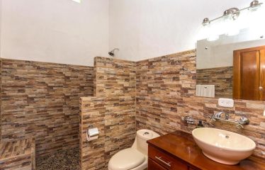 BEAUTIFUL 4 BEDROOM HOME IN MANUEL ANTONIO