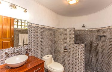 BEAUTIFUL 4 BEDROOM HOME IN MANUEL ANTONIO