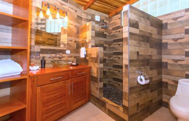 BEAUTIFUL 4 BEDROOM HOME IN MANUEL ANTONIO