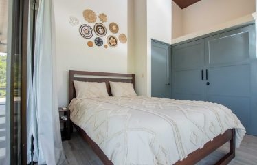 HOME WITH OCEAN VIEW AND CREEK ACCESS – 1.77 ACRES