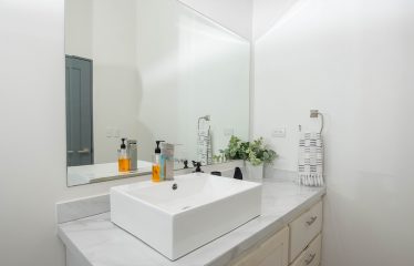 HOME WITH OCEAN VIEW AND CREEK ACCESS – 1.77 ACRES