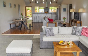 LUXURIOUS 3-BEDROOM HOME WITH MOUNTAIN & OCEAN VIEW – 3.32 ACRES