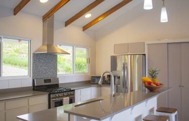 LUXURIOUS 3-BEDROOM HOME WITH MOUNTAIN & OCEAN VIEW – 3.32 ACRES