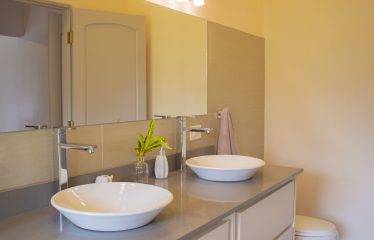 LUXURIOUS 3-BEDROOM HOME WITH MOUNTAIN & OCEAN VIEW – 3.32 ACRES