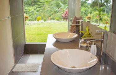 LUXURIOUS 3-BEDROOM HOME WITH MOUNTAIN & OCEAN VIEW – 3.32 ACRES