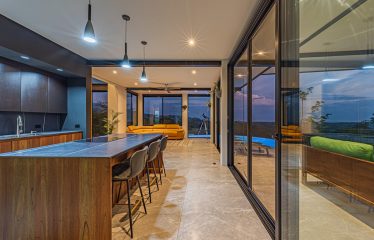 4 BEDROOM HOME WITH GUEST HOUSE AND AMAZING OCEAN VIEWS