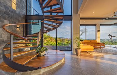 4 BEDROOM HOME WITH GUEST HOUSE AND AMAZING OCEAN VIEWS