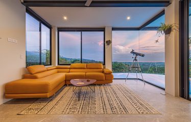 4 BEDROOM HOME WITH GUEST HOUSE AND AMAZING OCEAN VIEWS