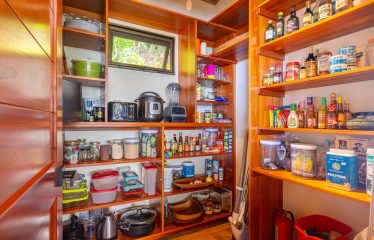 3 BEDROOM LUXURY HOME WITH OCEAN VIEW AND GUEST HOUSE