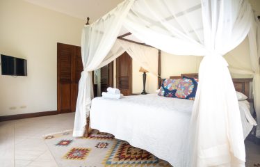 AMAZING OCEAN, JUNGLE AND WATERFALL VIEWS WITH THREE HOMES – 71 ACRES