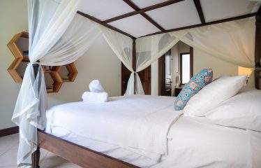 AMAZING OCEAN, JUNGLE AND WATERFALL VIEWS WITH THREE HOMES – 71 ACRES