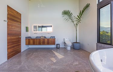 4 BEDROOM HOME WITH GUEST HOUSE AND AMAZING OCEAN VIEWS