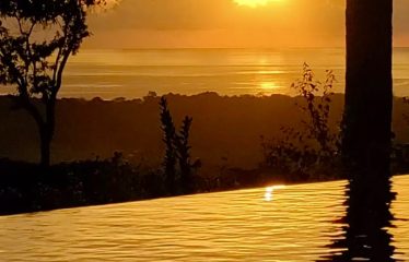 3 BEDROOM LUXURY HOME WITH OCEAN VIEW AND GUEST HOUSE