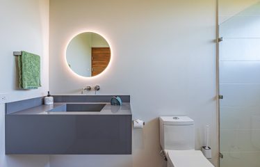 4 BEDROOM HOME WITH GUEST HOUSE AND AMAZING OCEAN VIEWS