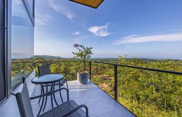 4 BEDROOM HOME WITH GUEST HOUSE AND AMAZING OCEAN VIEWS