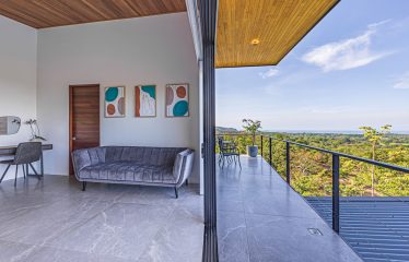 4 BEDROOM HOME WITH GUEST HOUSE AND AMAZING OCEAN VIEWS