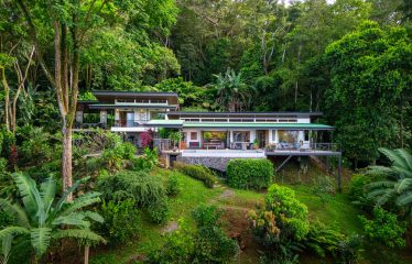 3 BEDROOM LUXURY HOME WITH OCEAN VIEW AND GUEST HOUSE