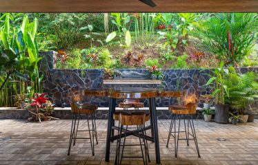 3 BEDROOM LUXURY HOME WITH OCEAN VIEW AND GUEST HOUSE