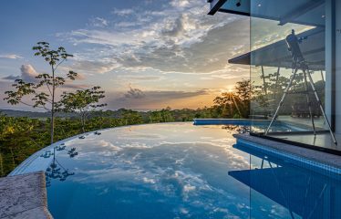 4 BEDROOM HOME WITH GUEST HOUSE AND AMAZING OCEAN VIEWS