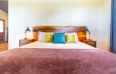 3 BEDROOM LUXURY HOME WITH OCEAN VIEW AND GUEST HOUSE