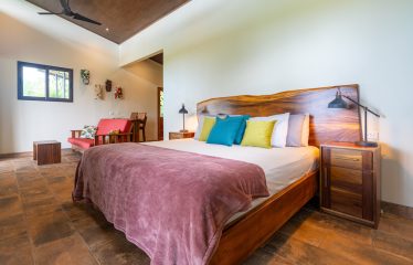 3 BEDROOM LUXURY HOME WITH OCEAN VIEW AND GUEST HOUSE