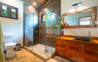 3 BEDROOM LUXURY HOME WITH OCEAN VIEW AND GUEST HOUSE